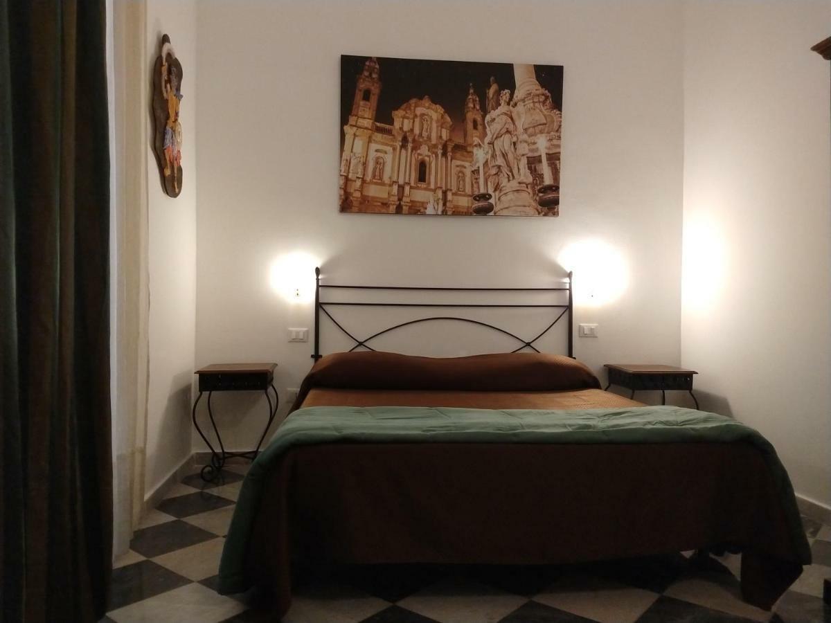 Dimora Principe Scordia Bed and Breakfast Palermo Esterno foto