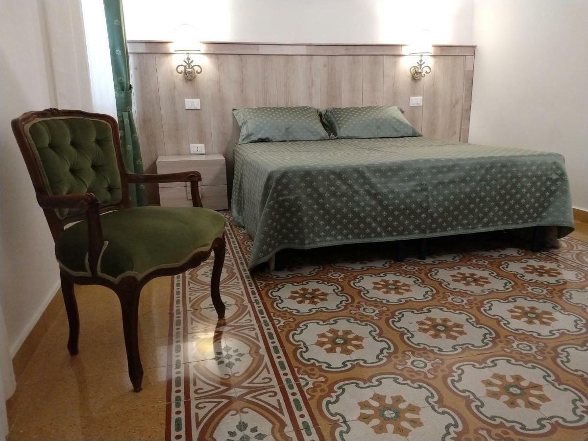 Dimora Principe Scordia Bed and Breakfast Palermo Esterno foto